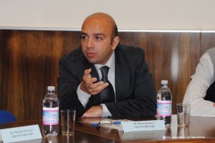During a roundtable discussion at UĦM.